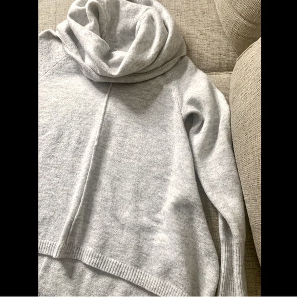 EUC Women’s FOR THEE Alpaca Blend Sweater in Gray, Size Medium - Picture 5 of 6